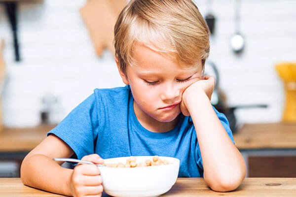ajuda para criança com dificuldade para comer