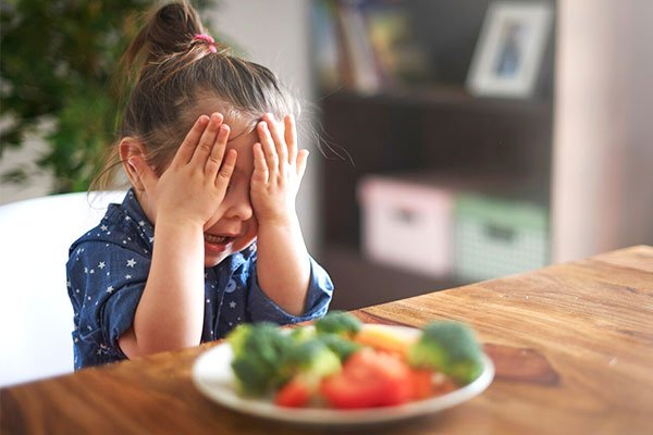 criança não quer comer vegetais