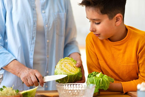 terapia para ajudar a criança a aceitar vegetais e novos alimentos