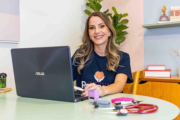 Dra. Vivian Reis - Médica Pediatra